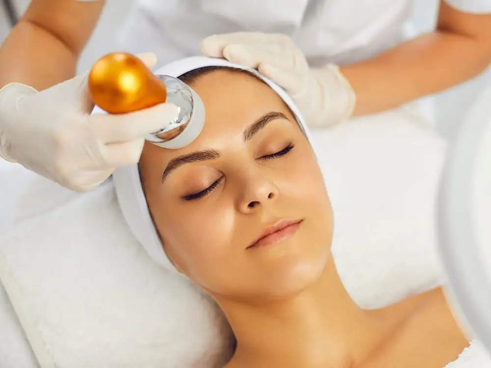 Professional HydraFacial services at home in Dubai for glowing, rejuvenated skin.