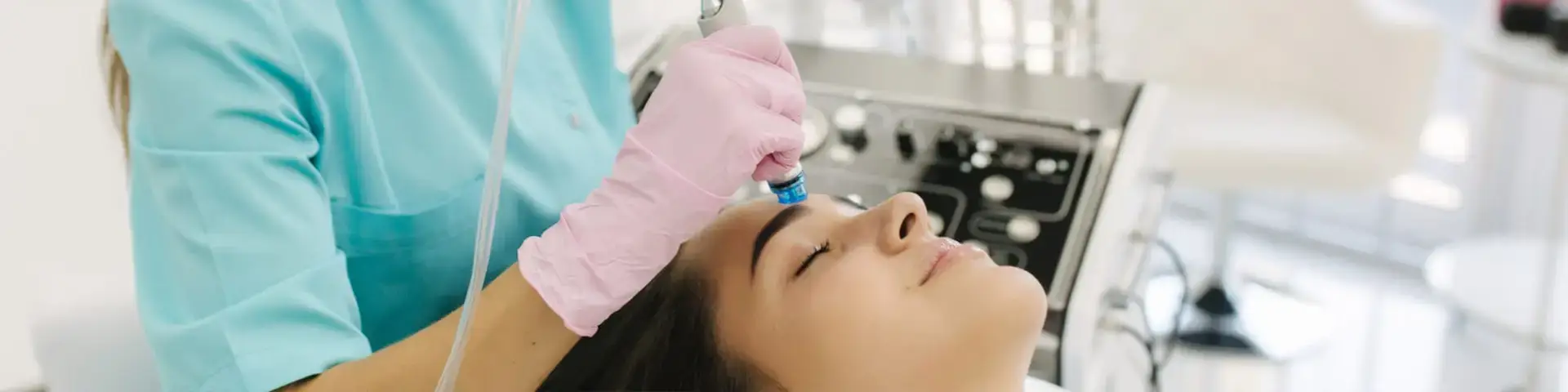 Professional HydraFacial services at home in Dubai for glowing, rejuvenated skin